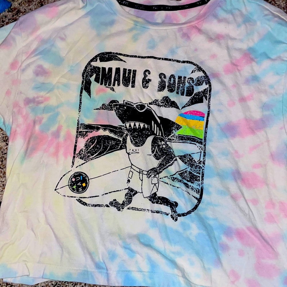 This is a really cute had a shirt great for the beach and going out.